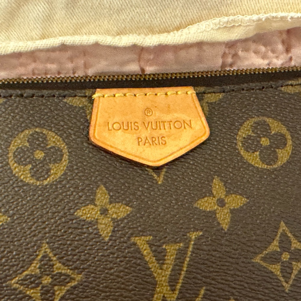 Louis Vuitton Pochette Cross Body - Picture 9 of 13